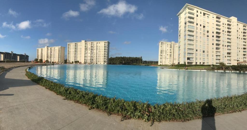 Laguna Bahía, Algarrobo Exterior foto